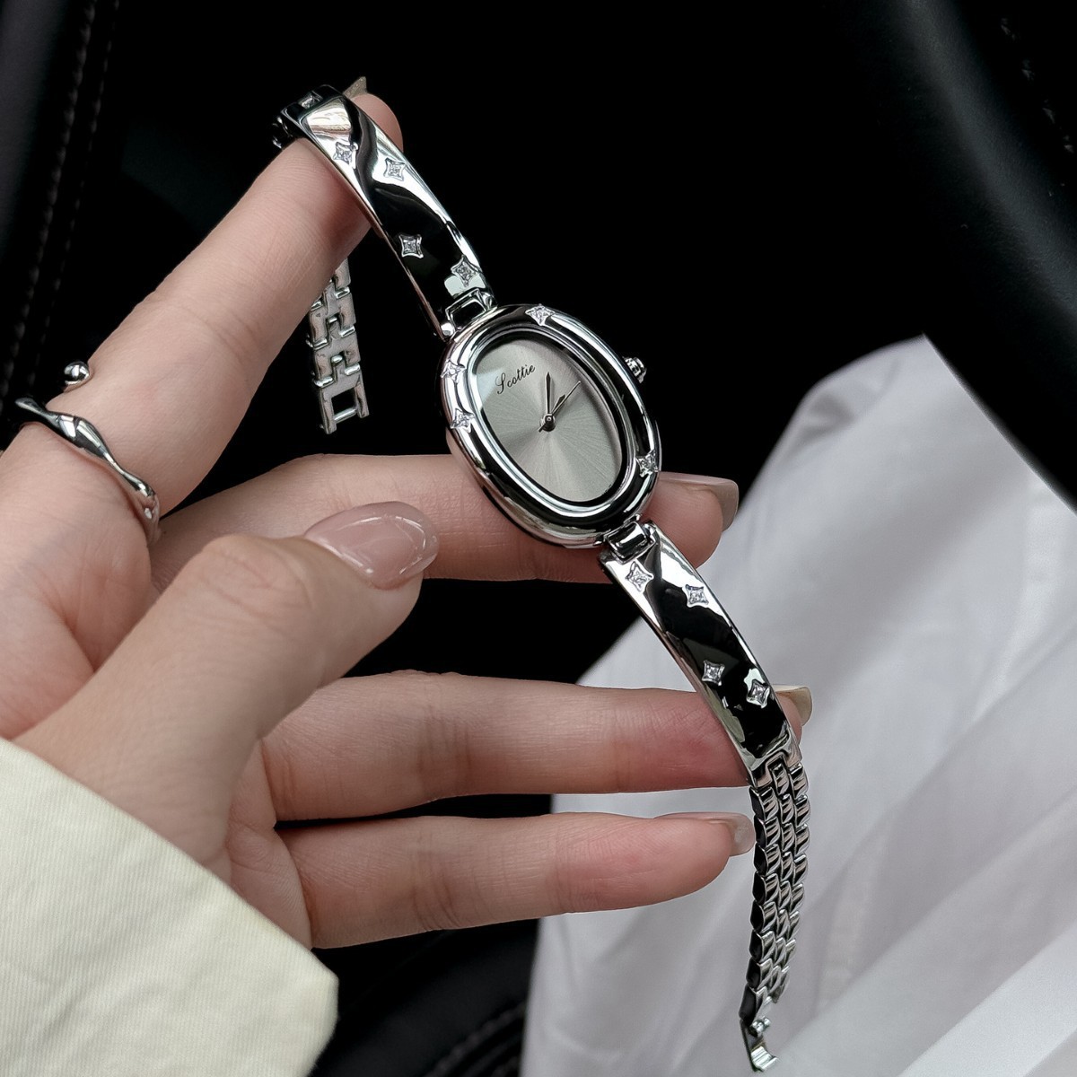 Oval Disk Bracelet Watch - Image 4