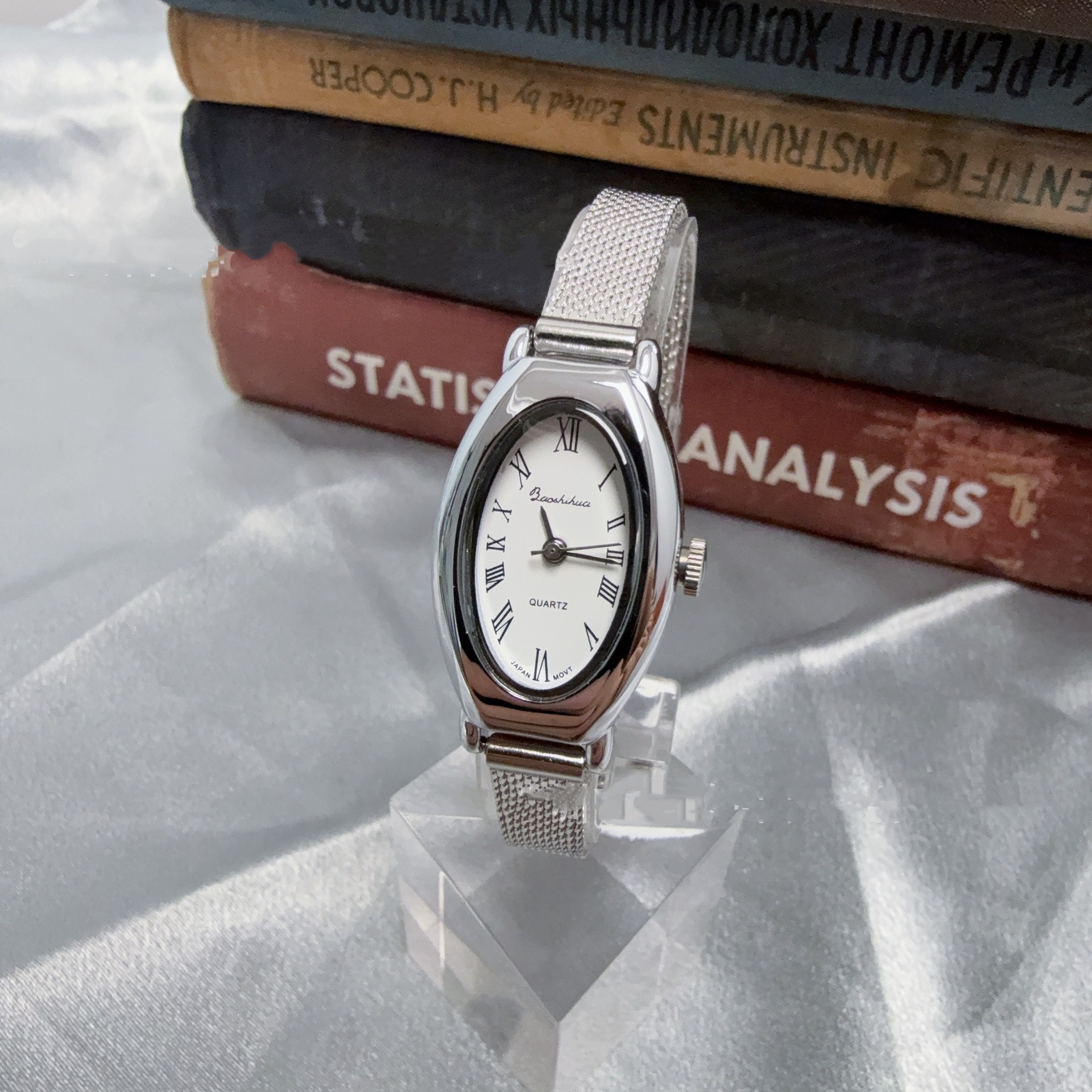 Oval Mesh Belt Retro Golden Simple Graceful Backflow Gold-plated Quartz Watch - Image 3