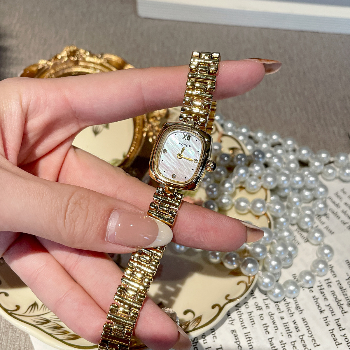 Autumn And Winter Niche New Style Small Cube Sugar Light Luxury Women's Watch - Image 7