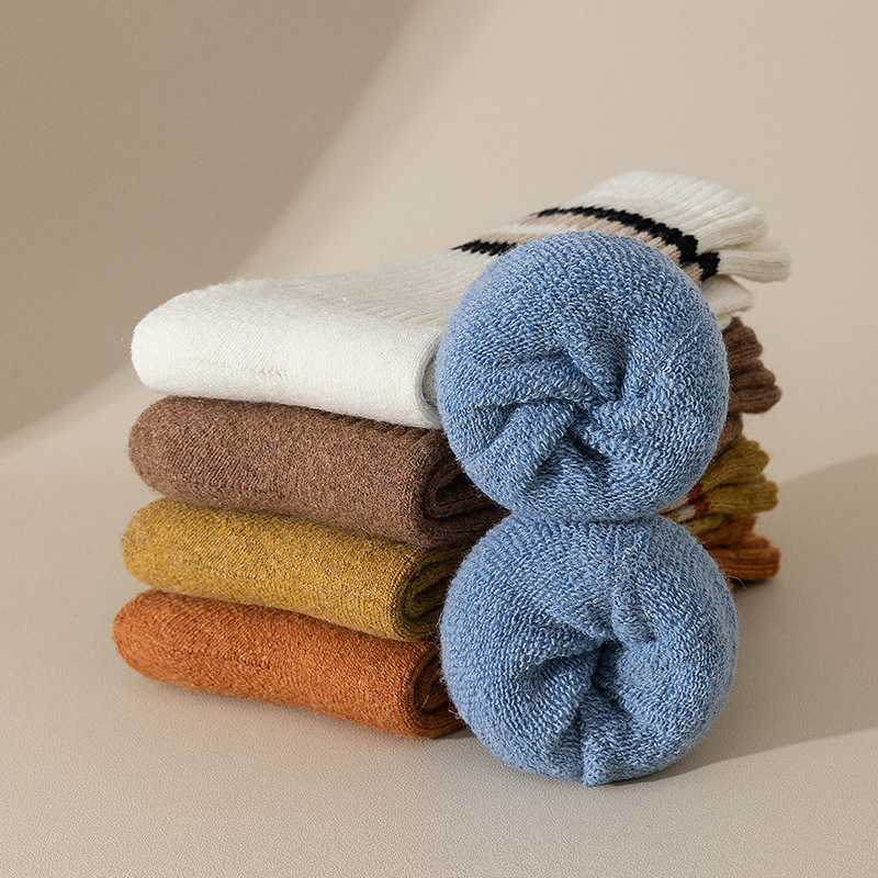 Men's Mid-calf Length Sports Stockings Autumn And Winter Fleece-lined Terry Cotton Socks - Image 3