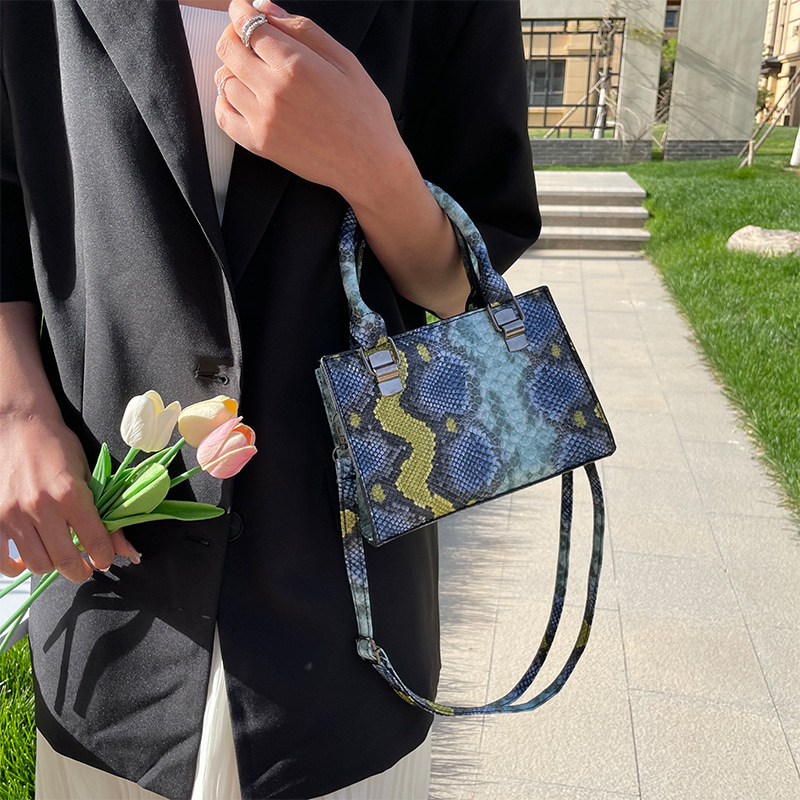 Niche Design Crossbody Casual Crocodile-print Small Square Handbag - Image 4