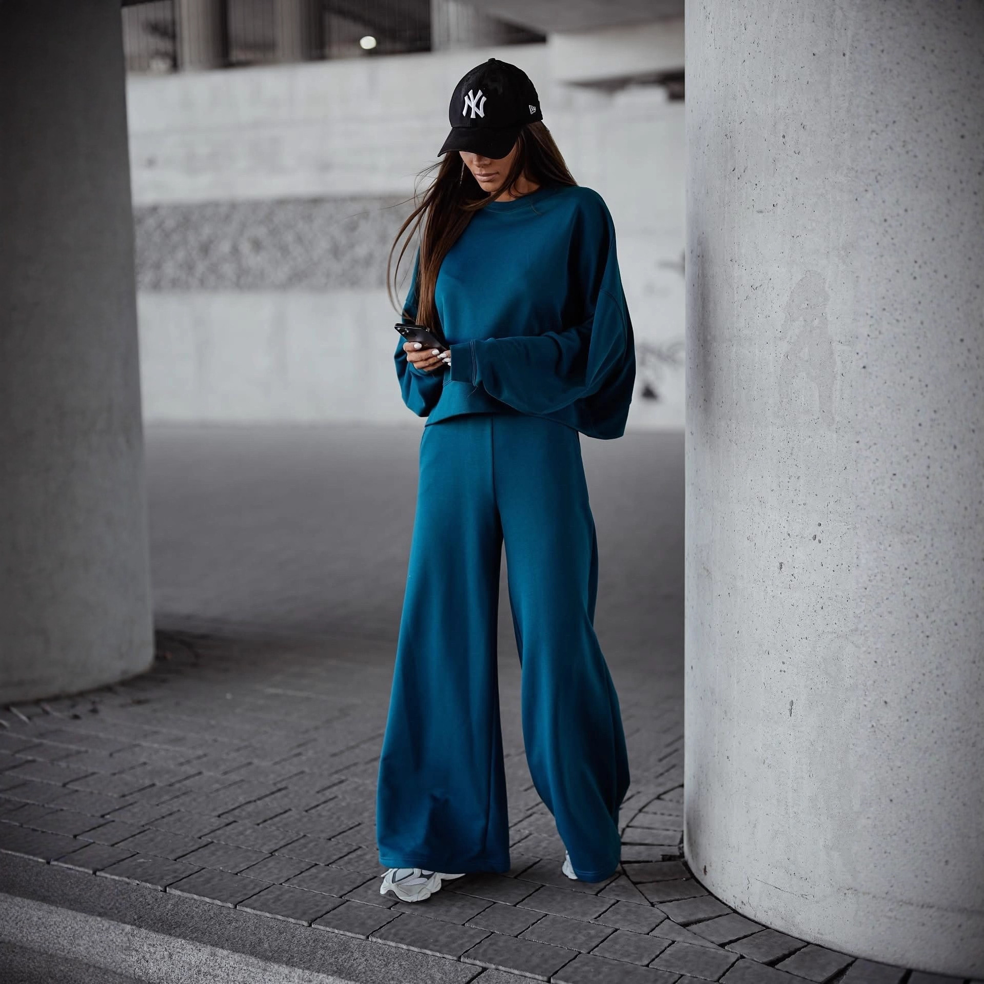 Solid Color Pullover Sweatshirt Pants Women's Suit - Image 4