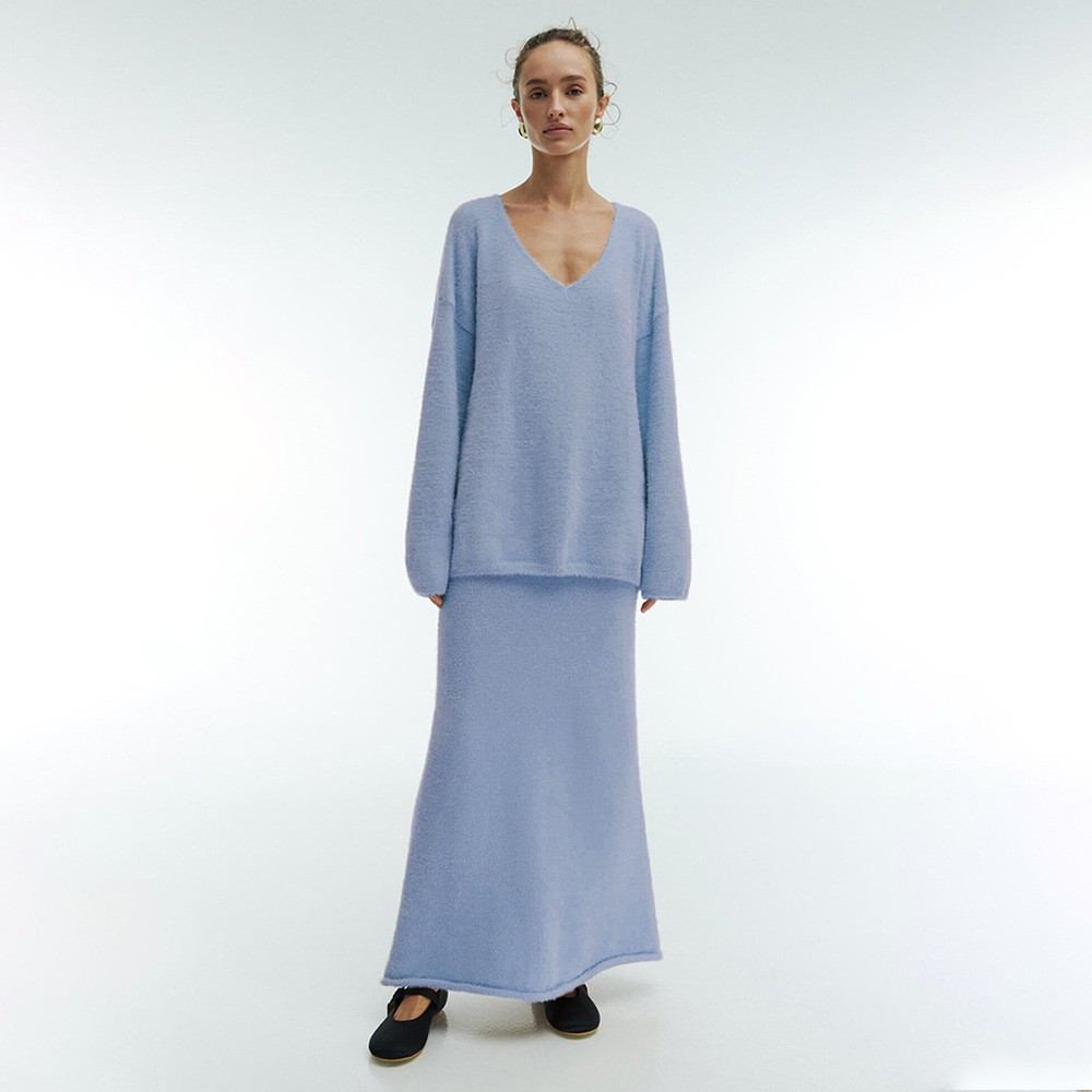 Simple Knitting V-neck Sweater Skirt Suit - Image 4