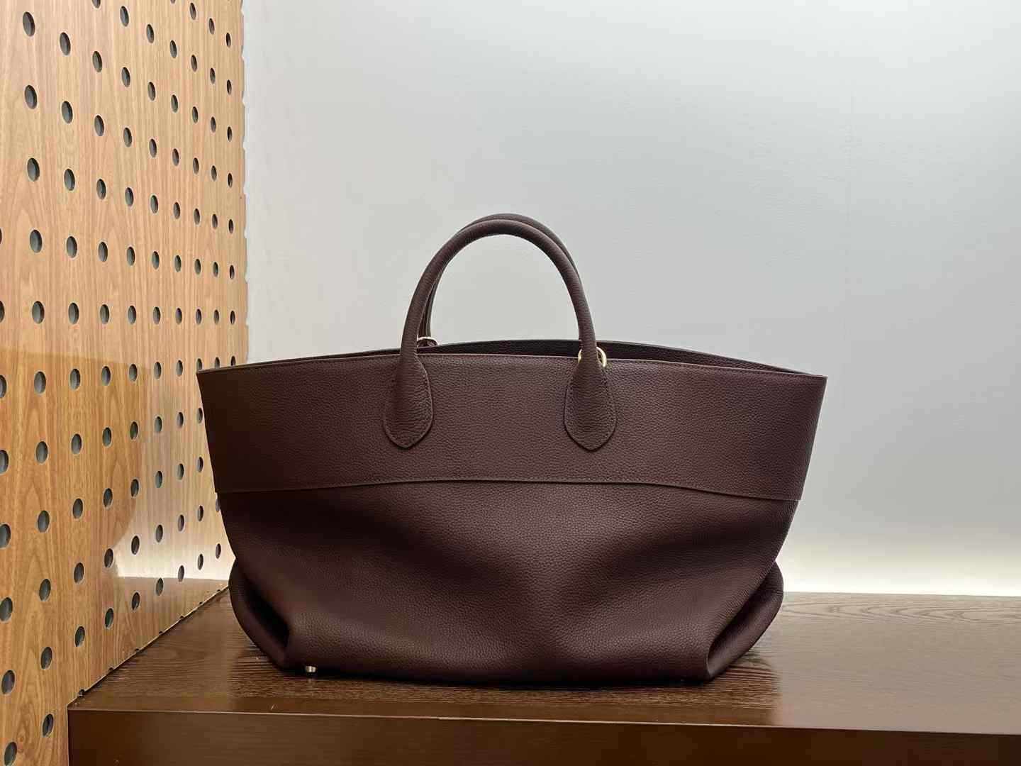 Simple Crossbody First Layer Cowhide Large Capacity Totes - Image 6