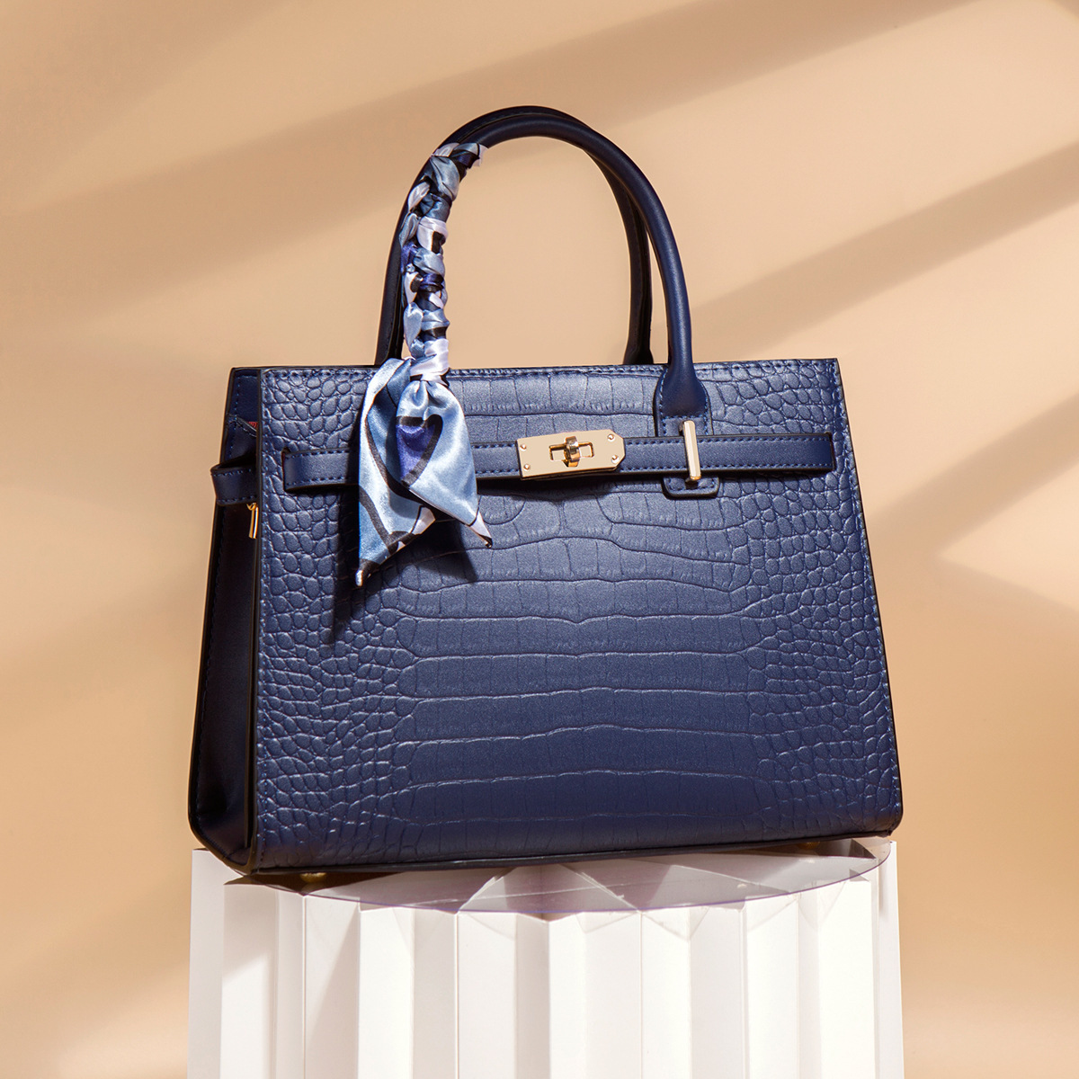 Womens Spacious Stylish And Versatile Tote Bag - Image 3