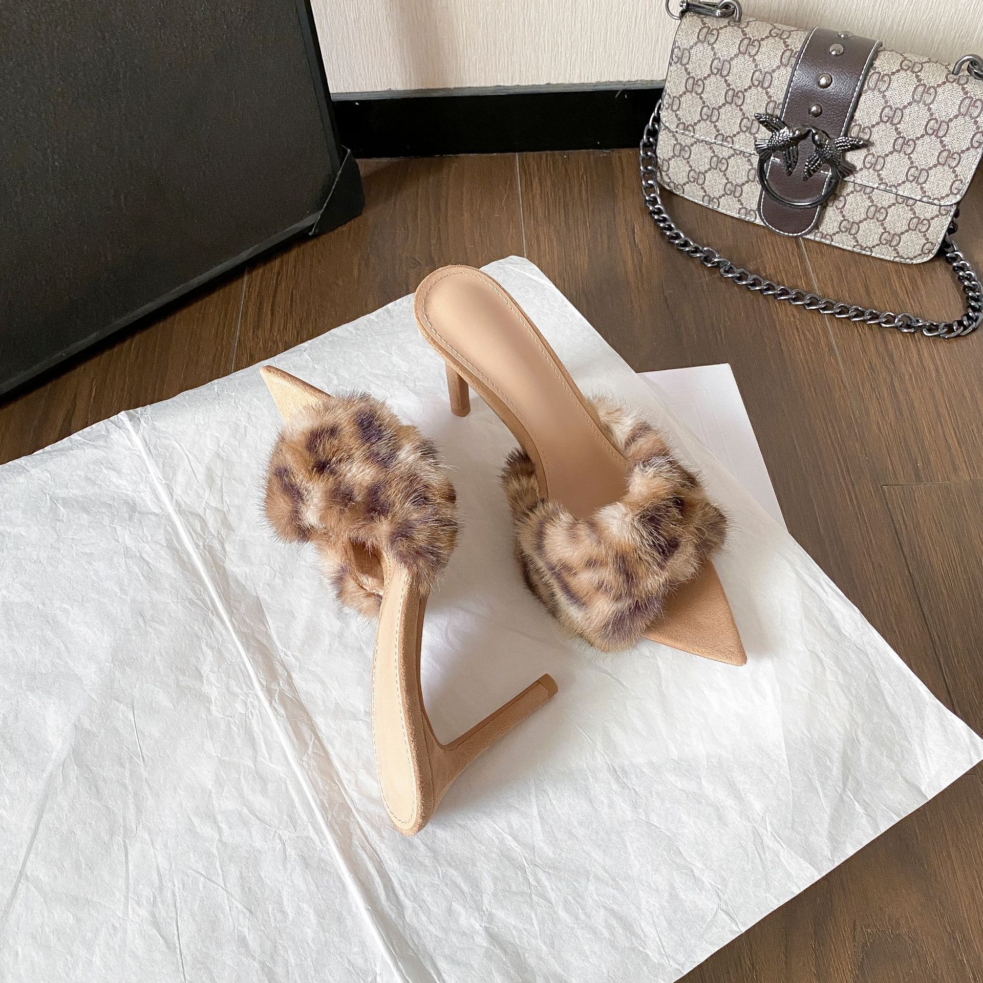 Pointed-toe Slender High-heel Non-slip Plush Shoes High-heel Slippers - Image 10