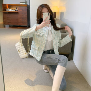 Women's Temperament Heavy Industry Beaded Long-sleeved Short Top