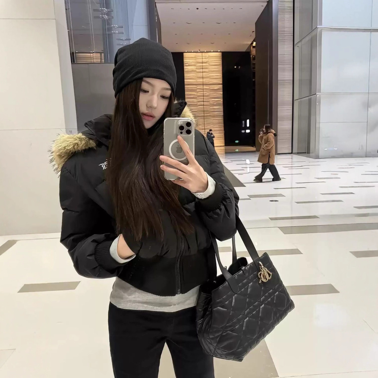 American Winter Short Faux Fur Collar Padded Coat For Women - Image 2