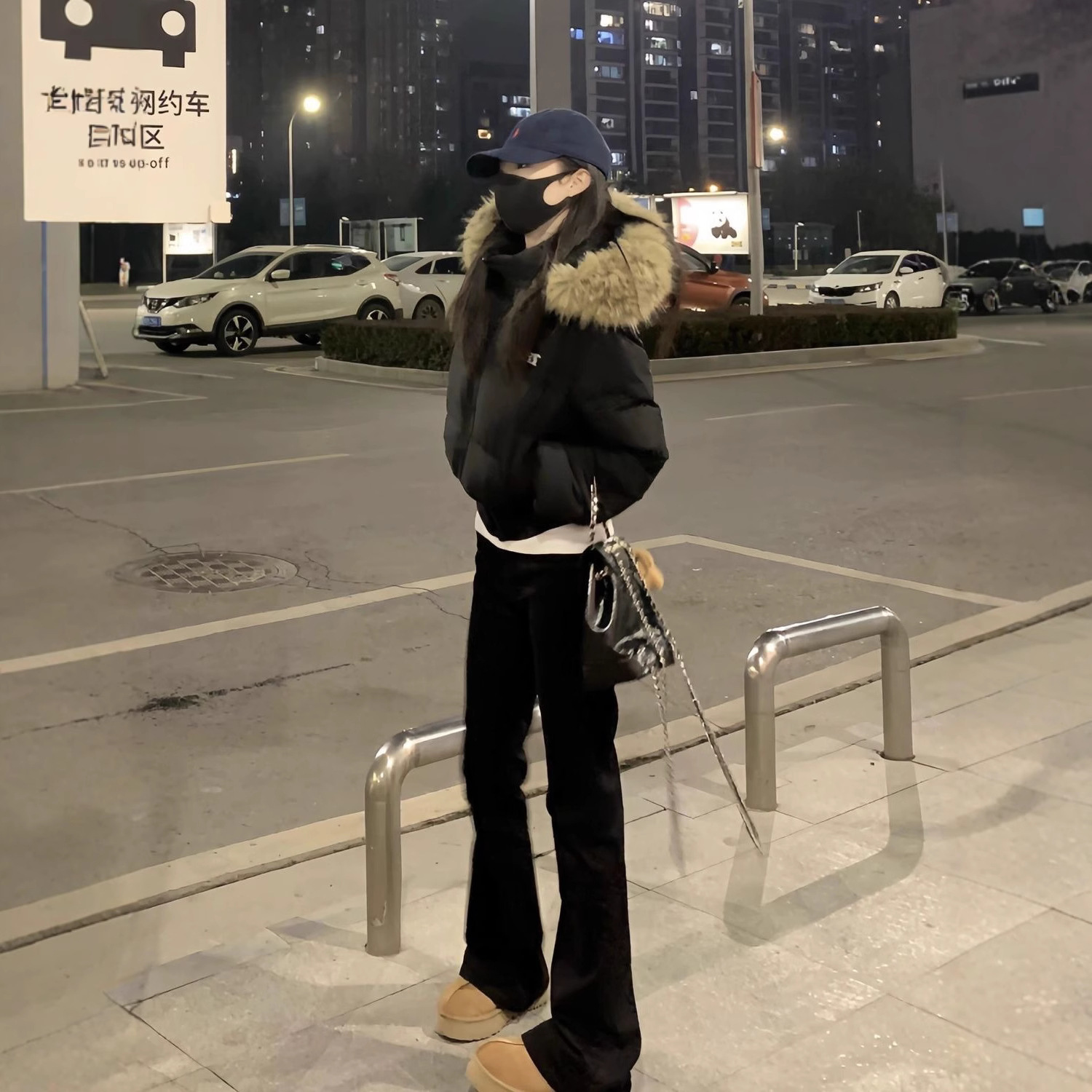 American Winter Short Faux Fur Collar Padded Coat For Women - Image 4