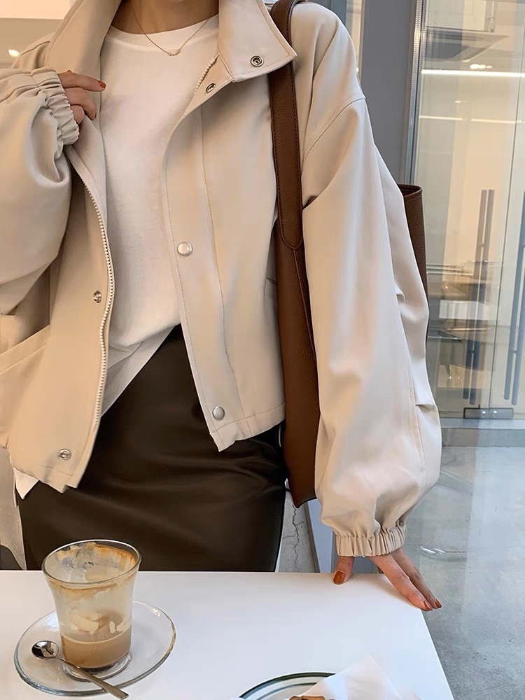 Solid Color Relaxed Fit Top With A Stand Up Collar - Image 3