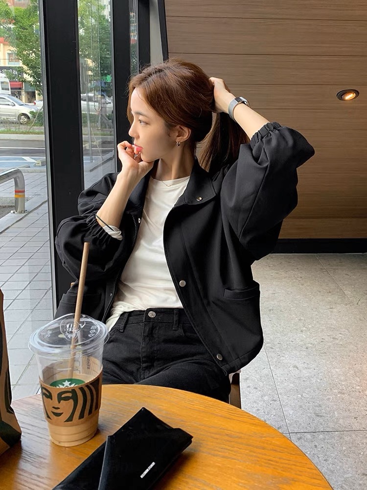 Solid Color Relaxed Fit Top With A Stand Up Collar - Image 4