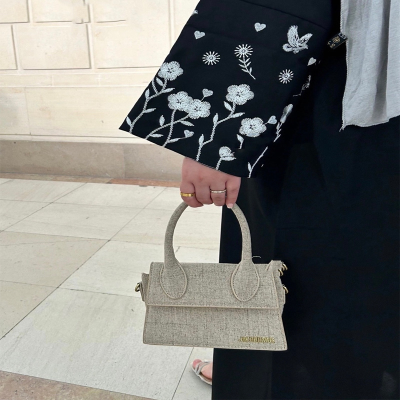 Middle East Dubai Women's Embroidered Bat Sleeve Loose Cardigan Gown - Image 10