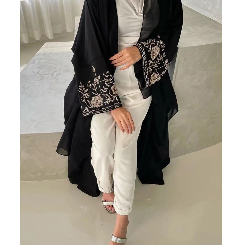 Middle East Dubai Women's Embroidered Bat Sleeve Loose Cardigan - Image 3