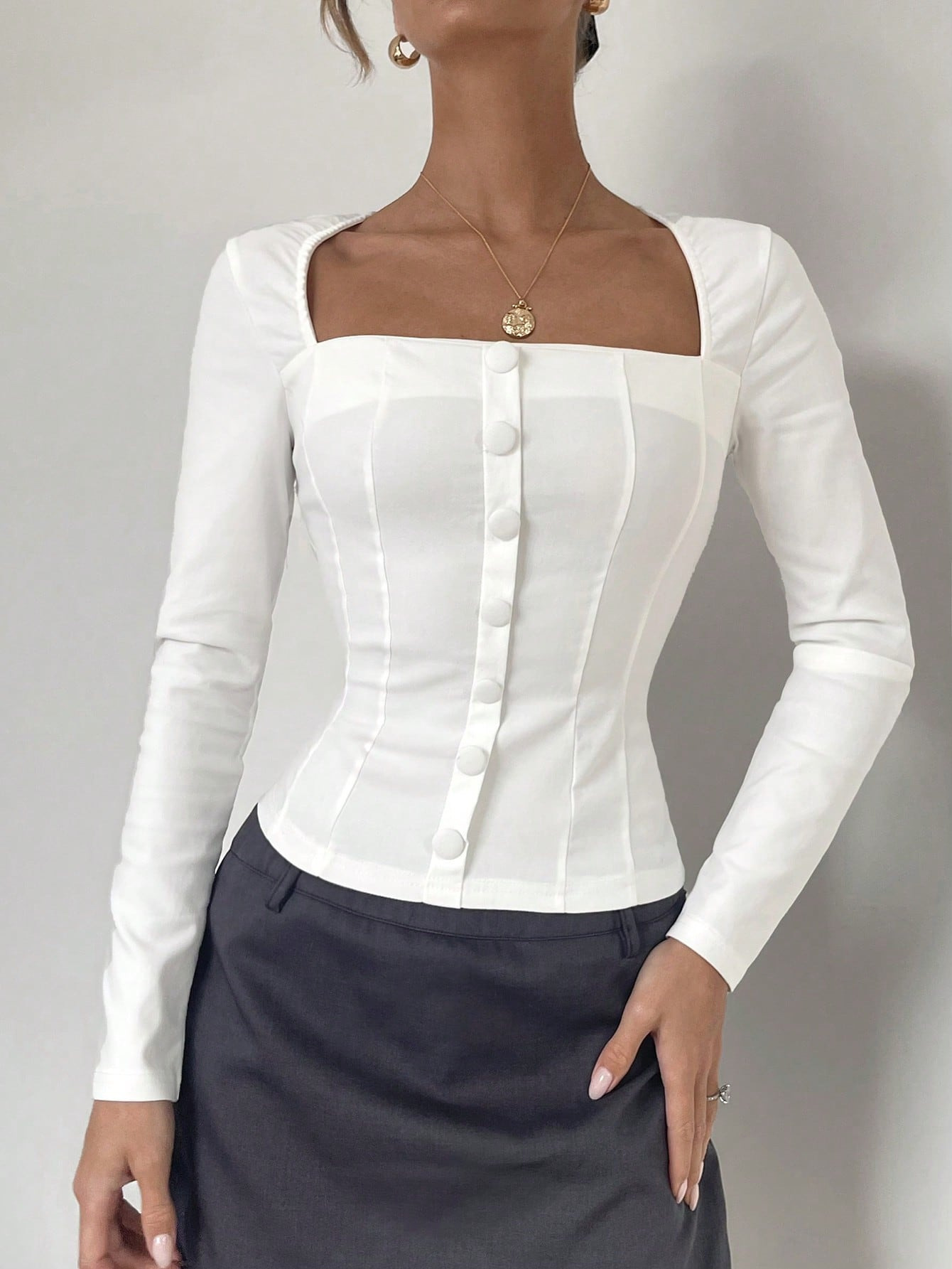 Chic Tailored Top With A Pleated Design And A Square Neckline - Image 4