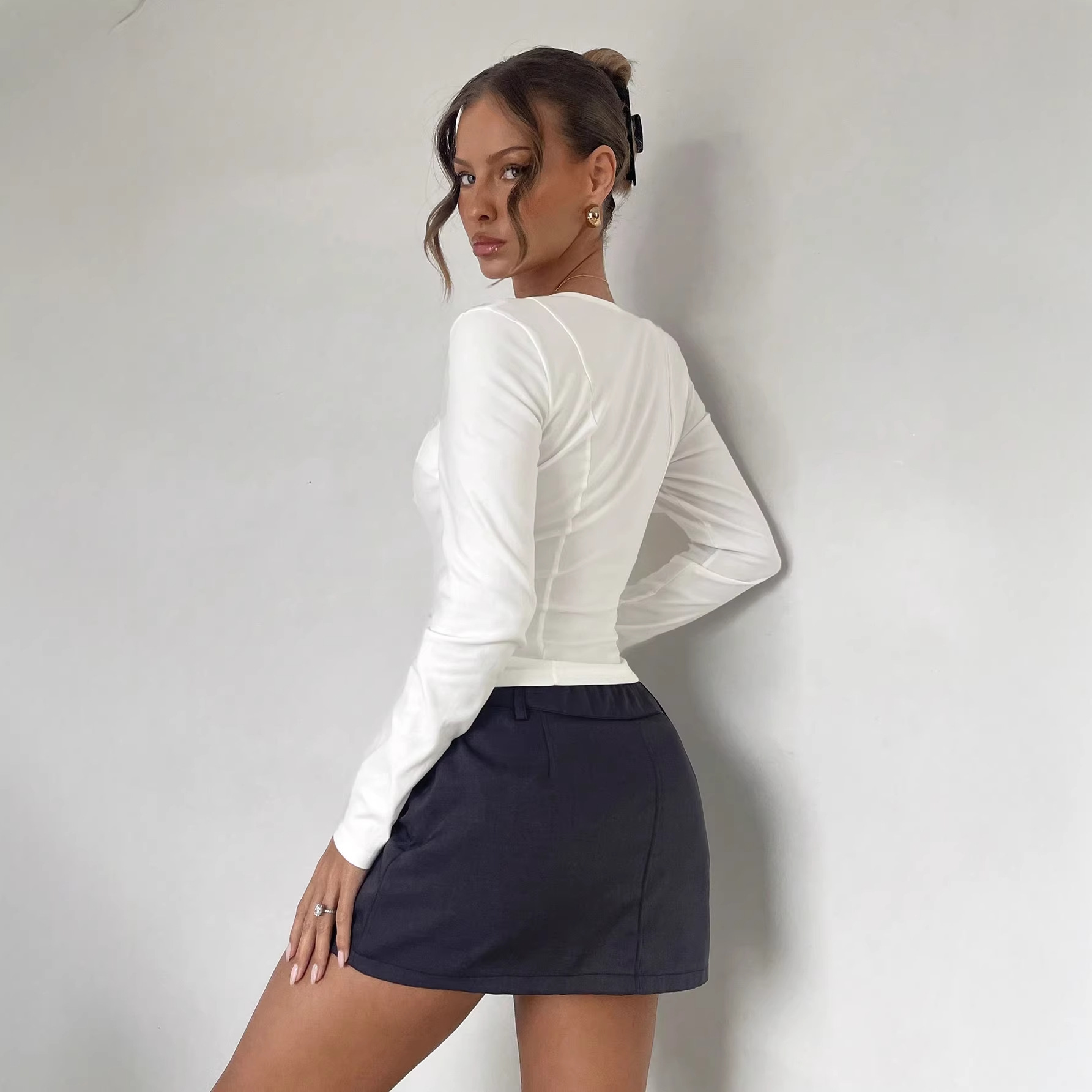 Chic Tailored Top With A Pleated Design And A Square Neckline - Image 5