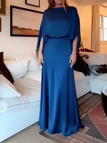 A Sleek Solid-color Satin Dress With Smooth Lines - Image 7