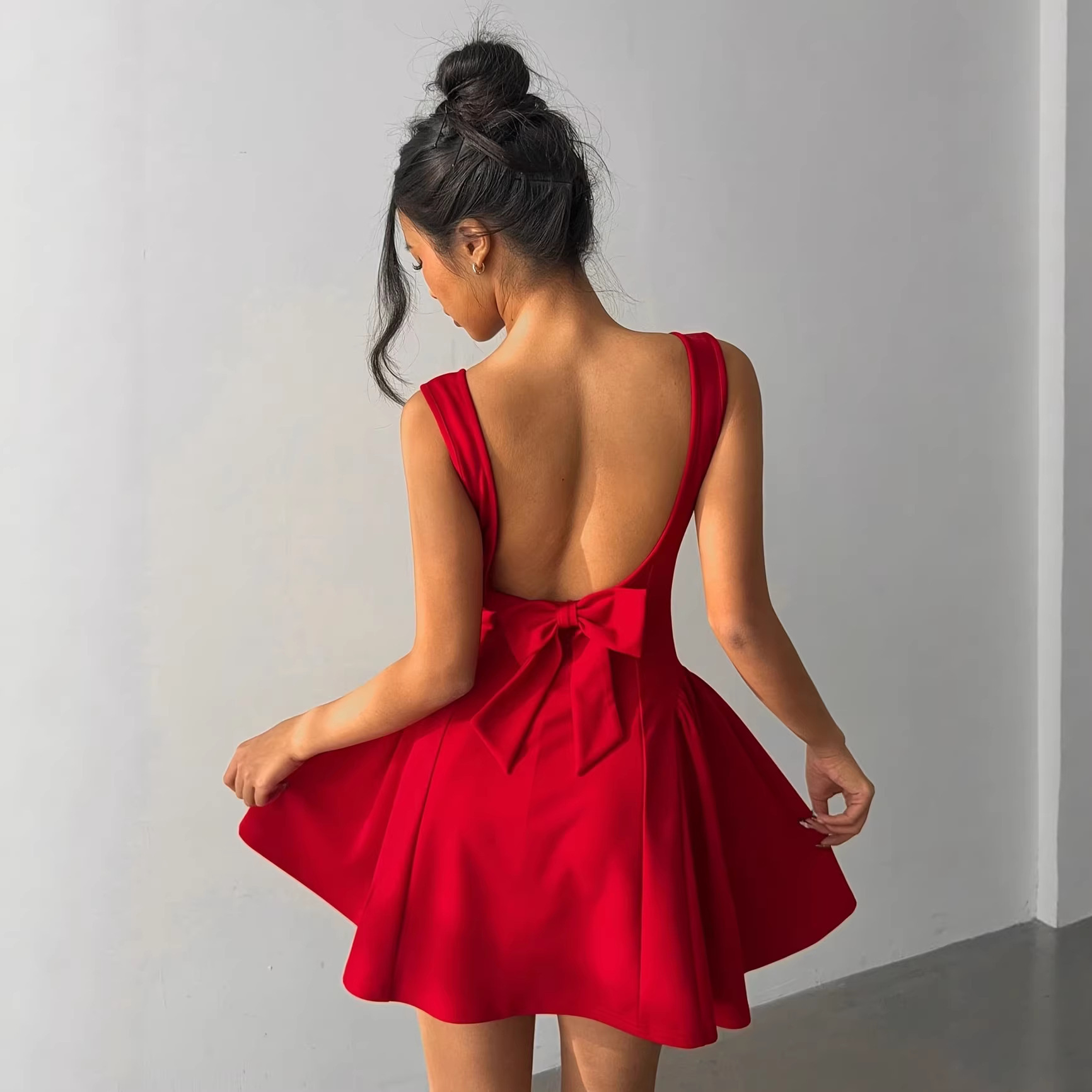 Elegant Red Evening Gown With A Bold Open Back Sleeveless Spaghetti Strap A Line Dress - Image 2