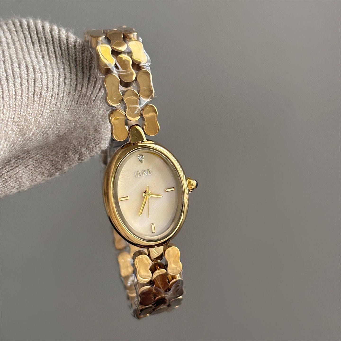 Oval Exquisite Women's Casual Watch - Image 3